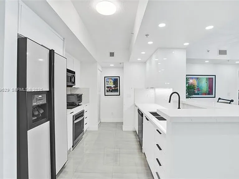 335 S Biscayne Blvd #CU-3807 — Photo 3