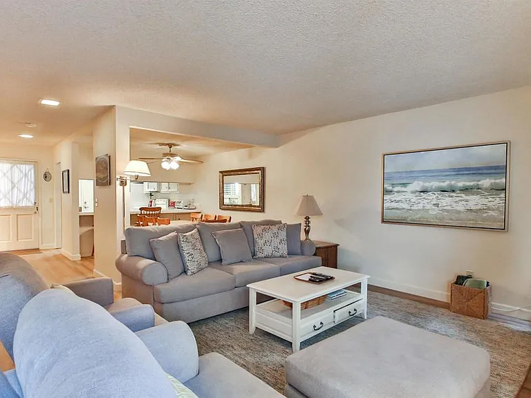 1068 Isabella Ave — Photo 7
