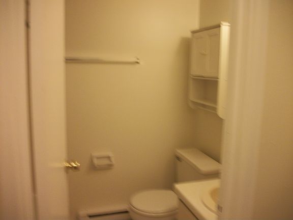 5th image of 3152 Linwood Ave #107