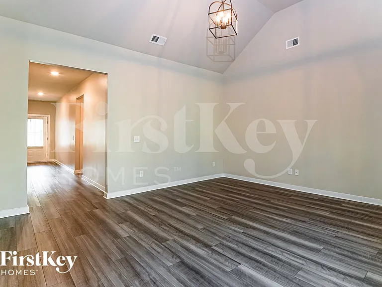 300 Avalon Way — Photo 4