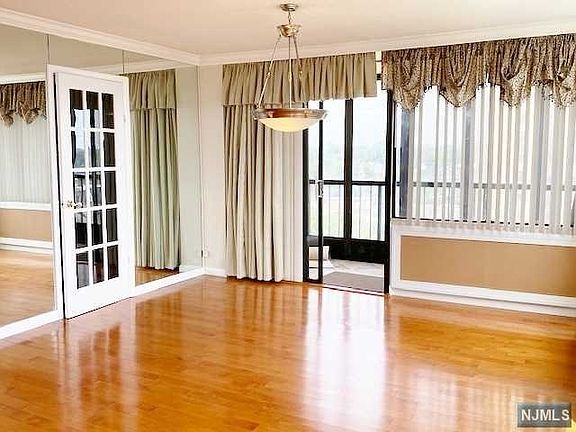 3rd image of 300 Winston Dr APT 509