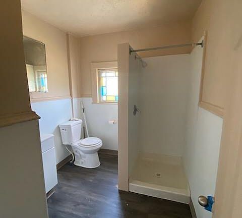 5th image of 736 New Castle Ave