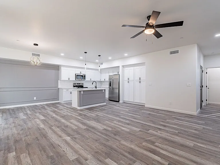 55 W Thomas Ln — Photo 39