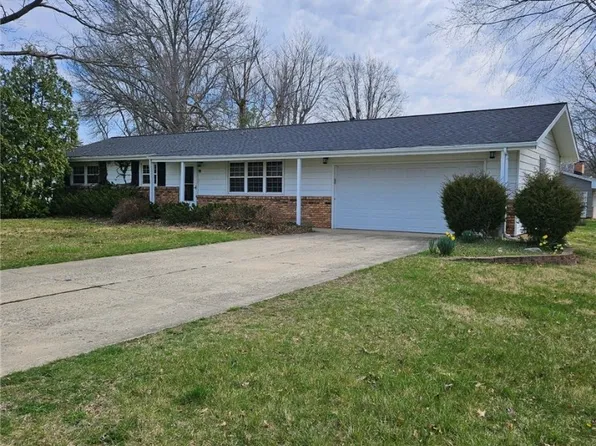 2625 4th St, Charleston, IL 61920