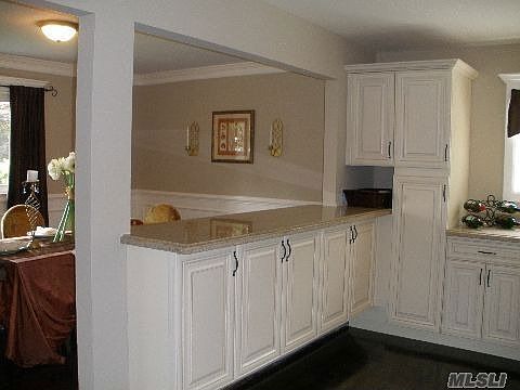 5th image of 22 Caroline Ct