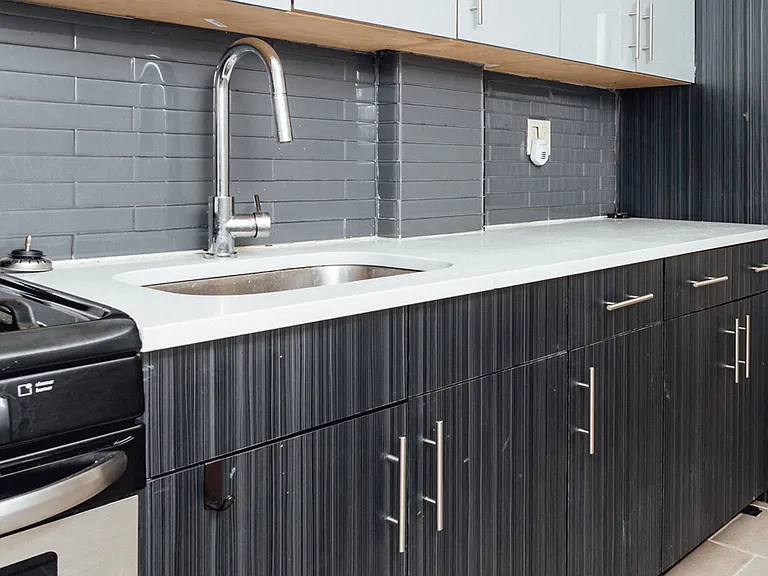 378 Saint Johns Pl #3L — Photo 2