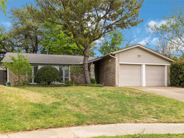821 Ridge Ct, Bedford, TX 76021