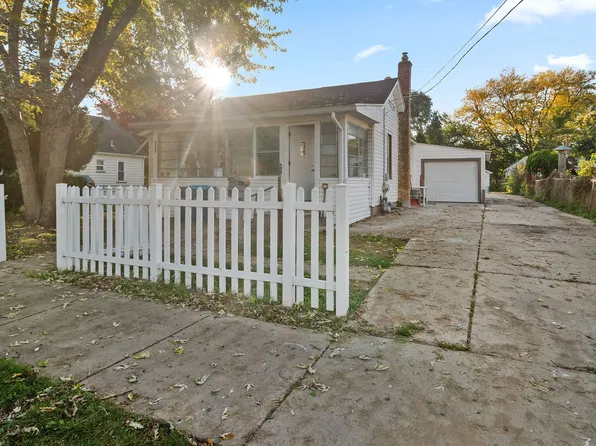 182 N Smith St, Aurora, IL 60505