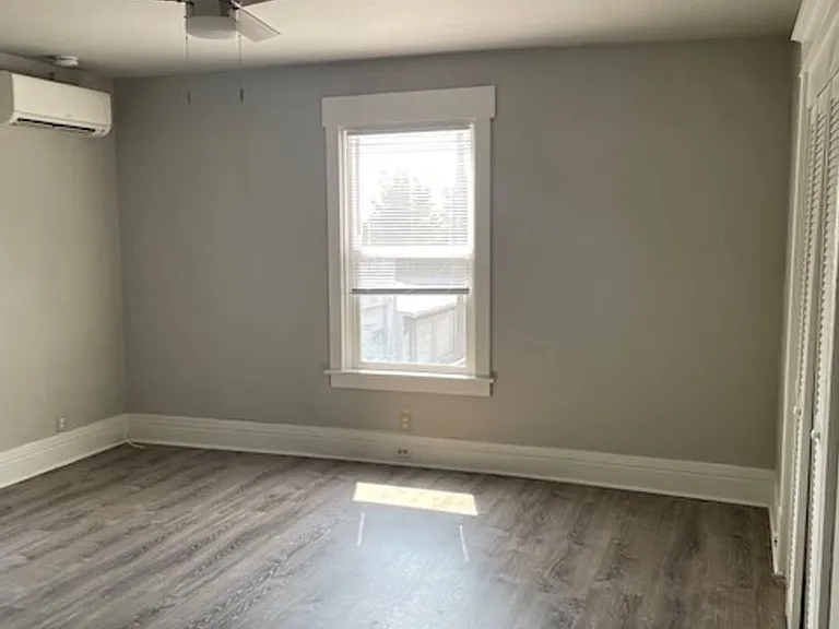 Farrah Apartments: 1 & 2 Bedroom Renovated Units — Photo 40