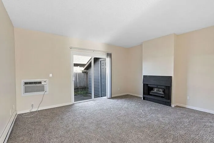 16540 NE Glisan St #29 — Photo 18