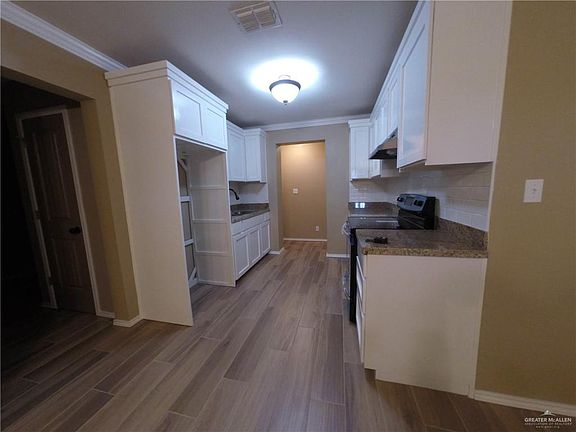 3rd image of 214 Alberto Trevino St