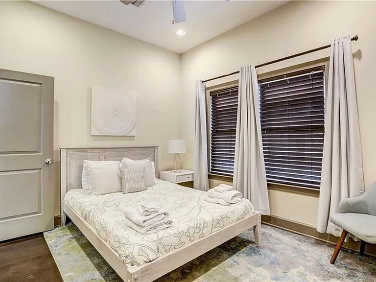602 W North Loop Blvd — Photo 24