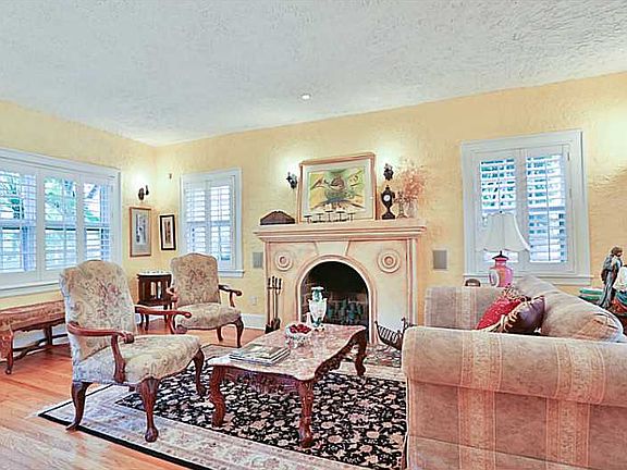 4th image of 617 Alcazar Ave