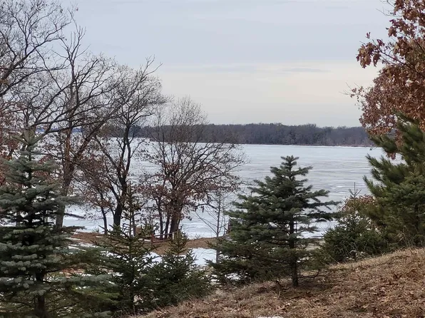 N7130 Lake Rd, Mauston, WI 53948