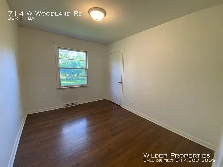 714 W Woodland Rd — Photo 6