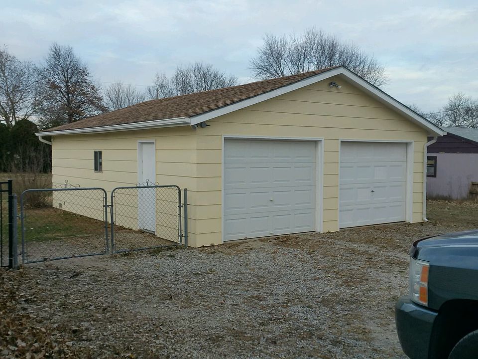 2nd image of 16418 W Kingsbury Ln