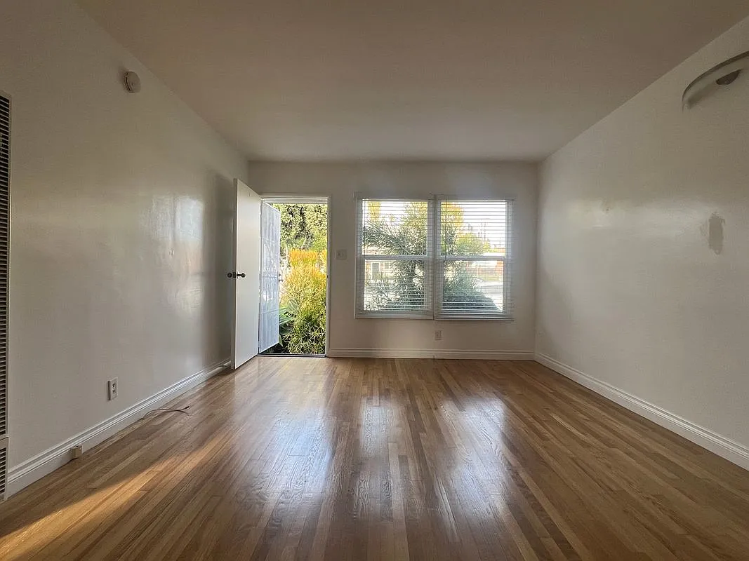1 bed, 1.0 bath, 800 sqft, $2,900 — Photo 2