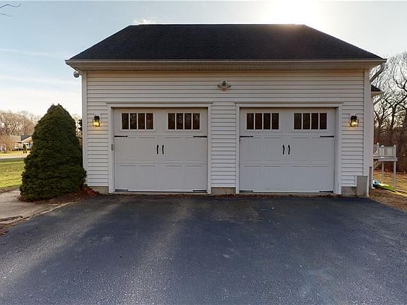 3rd image of 373 Congdon Dr