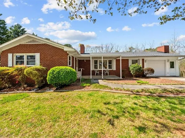 1048 Lindale Dr, Asheboro, NC 27205