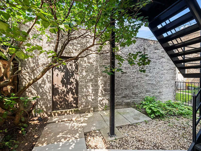 876 N Hermitage Ave #3 — Photo 33