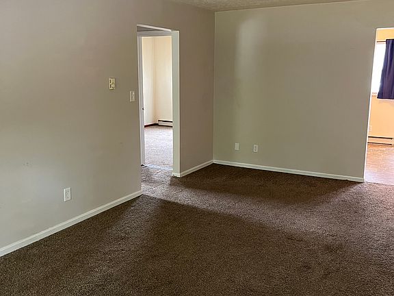 5th image of 422 Falls Ave