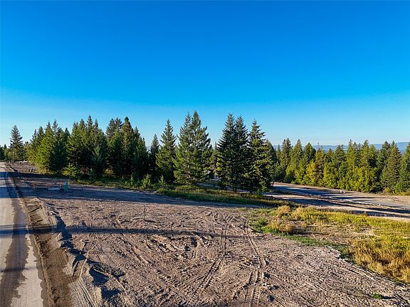 3rd image of 460 Meadow Lake Dr