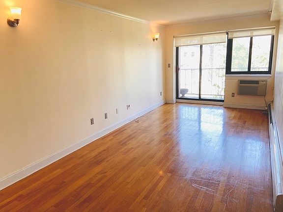 2nd image of 1443 28th Ave APT 4A