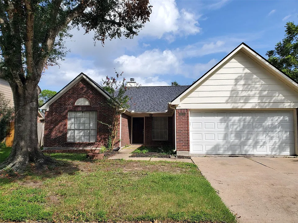 2215 Lady Leslie Ln