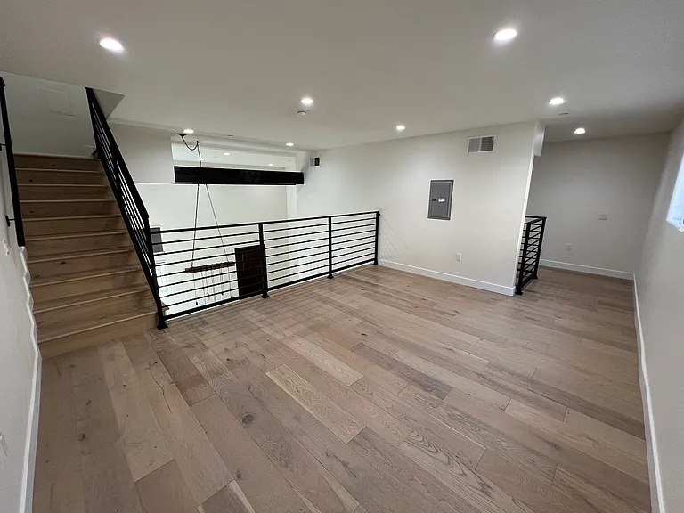 5019 Maplewood Ave #105 — Photo 26