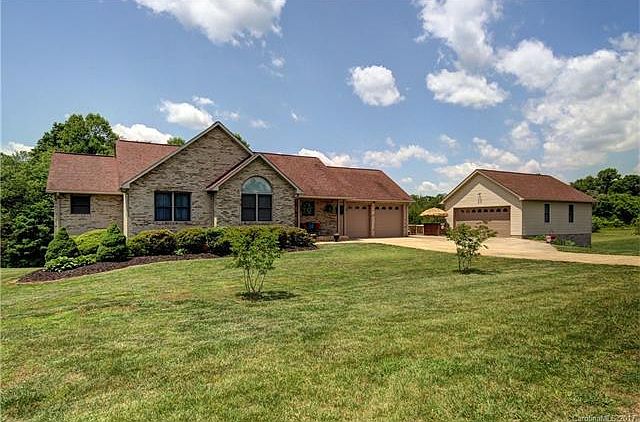 1st image of 209 Sandtrap Dr #18