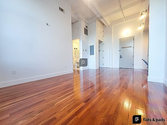 2nd image of 186 Bainbridge St #3