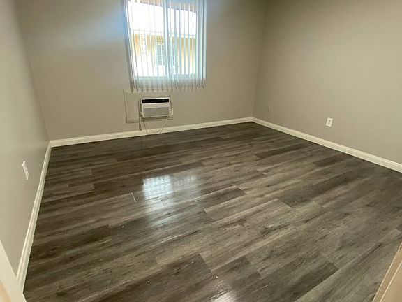 5th image of 1023 W 8th St APT C