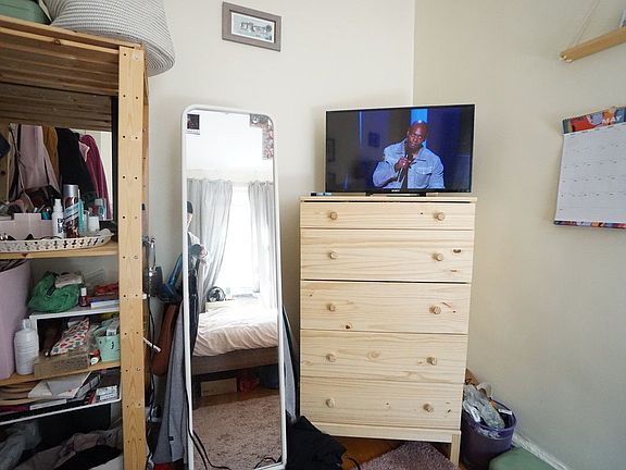 5th image of 370 Bedford Ave #5H