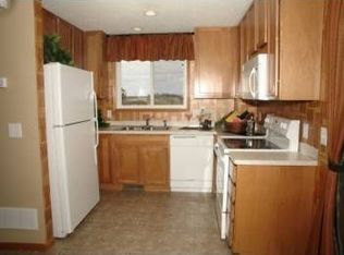 4946 Evergreen Dr N UNIT 1, Hugo, MN 55038