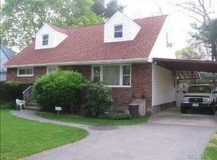 1860 Carroll Ave, Merrick, NY 11566