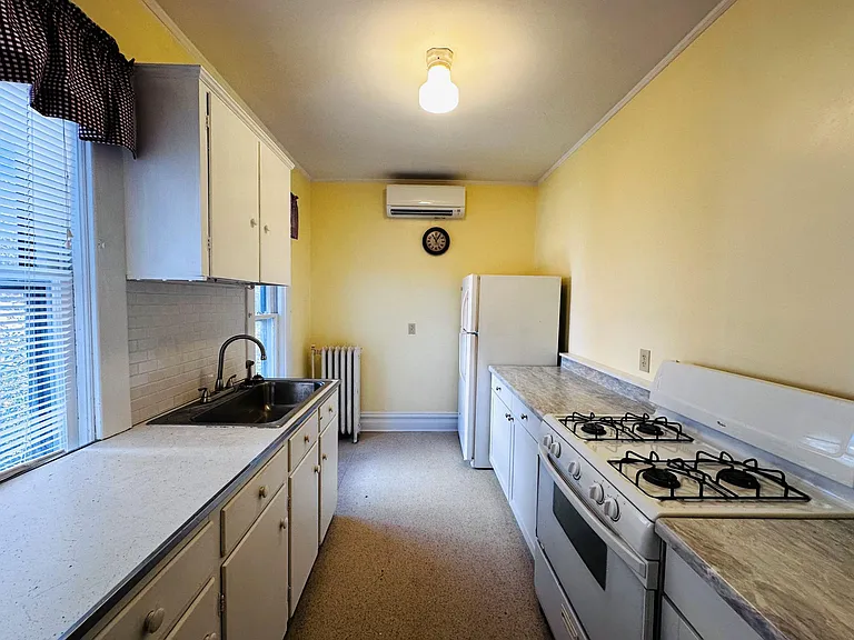235 Kalorama St #C — Photo 9