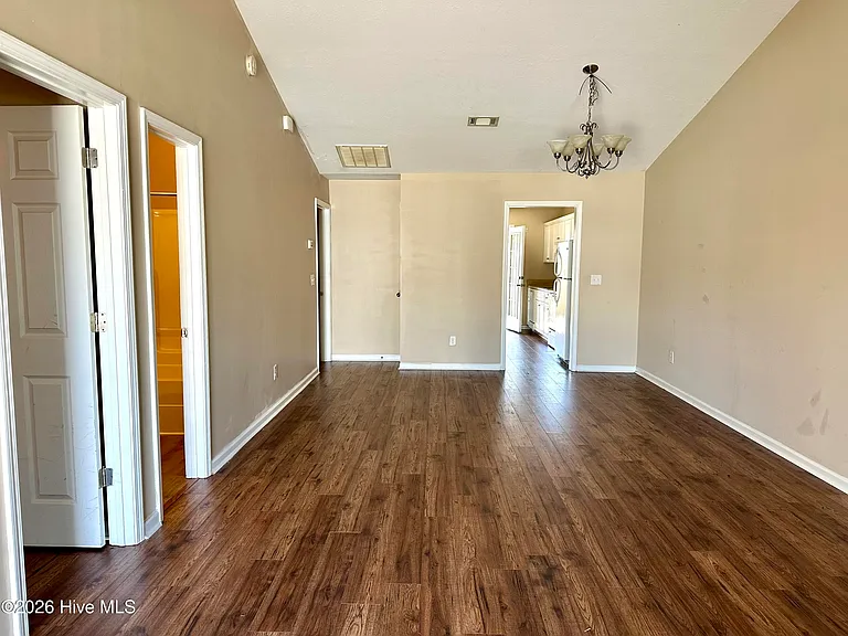 1730 Elizabeth St — Photo 4