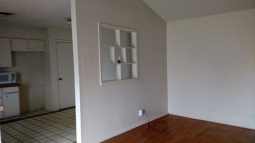 3rd image of 2811 Ventura Ave