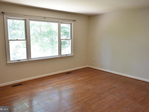 4th image of 429 Albany St