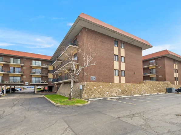 9520 S Mayfield Ave #211N, Oak Lawn, IL 60453