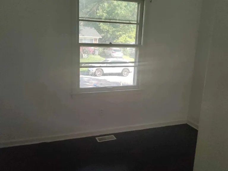 1872 Marietta Dr — Photo 3
