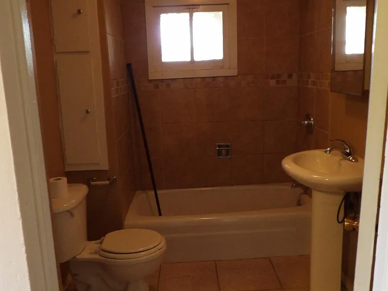 821 S Logan Ave — Photo 13