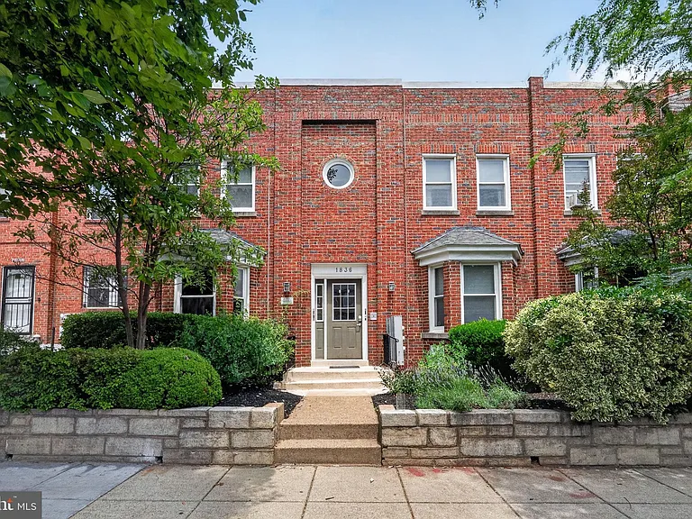 1836 Independence Ave SE #3 — Photo 2