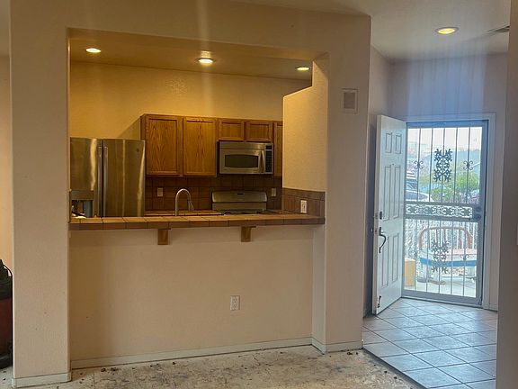 2nd image of 1425 Loma Verde Dr