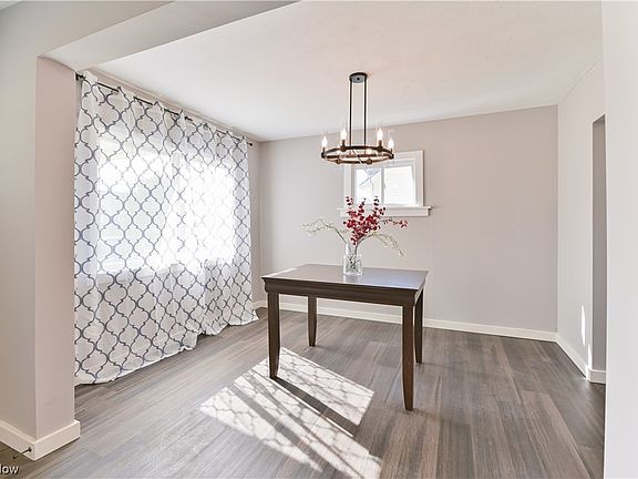 3rd image of 1692 Temple Ave