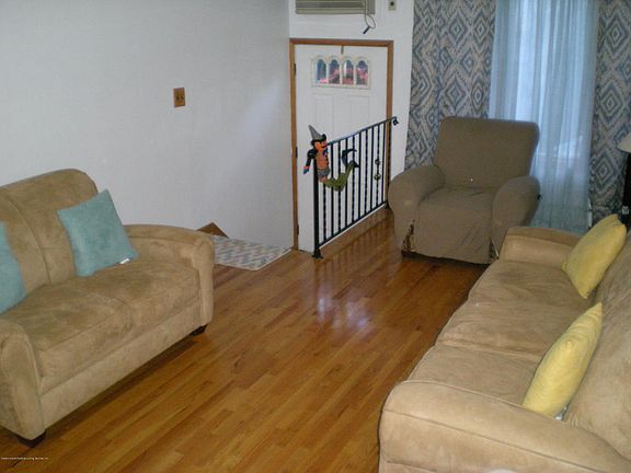 5th image of 18 Pommer Ave