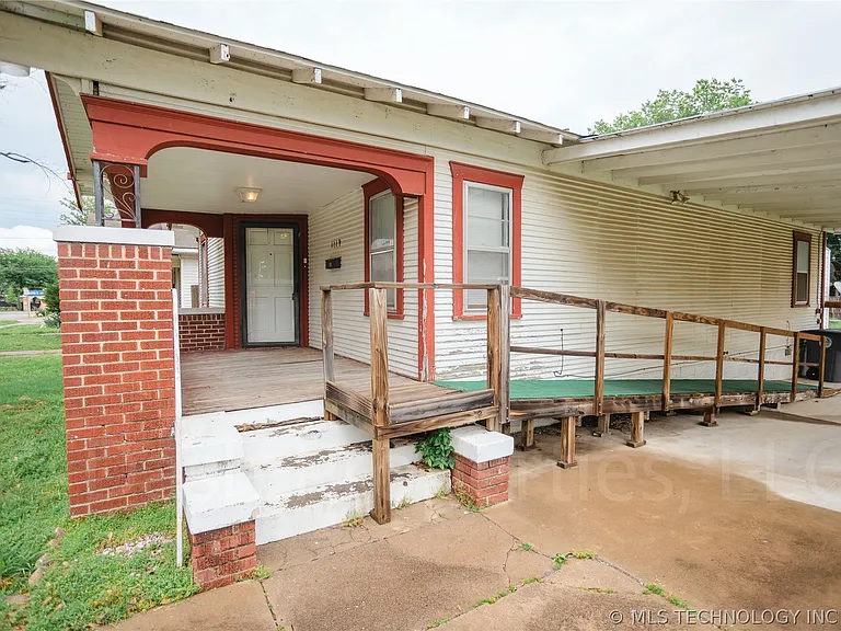 1119 S Florence Ave — Photo 5