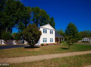 15200 Philip Lee Rd, Chantilly, VA 20151