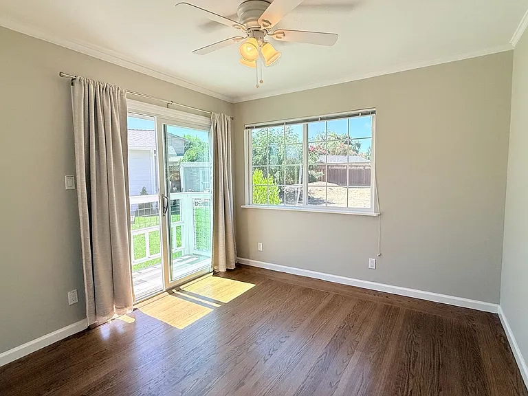 205 Barbara Ct — Photo 12