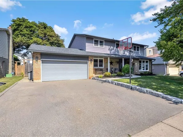 15 Candlewood Dr, Brantford, ON N3R 6A2